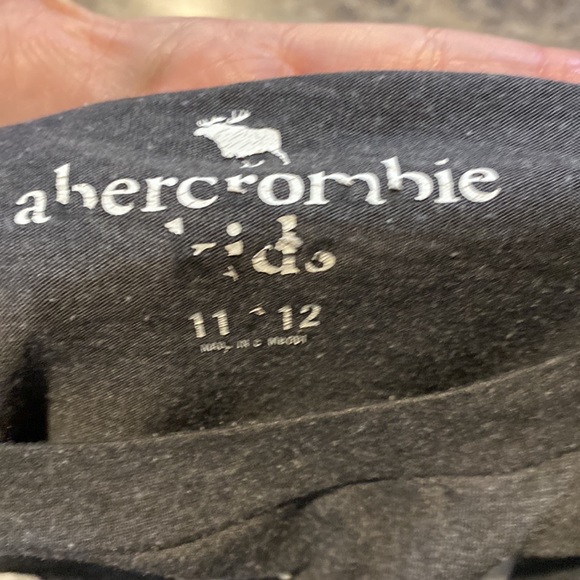 Boy’s Abercrombie t-shirt size 11/12 - Picture 2 of 3